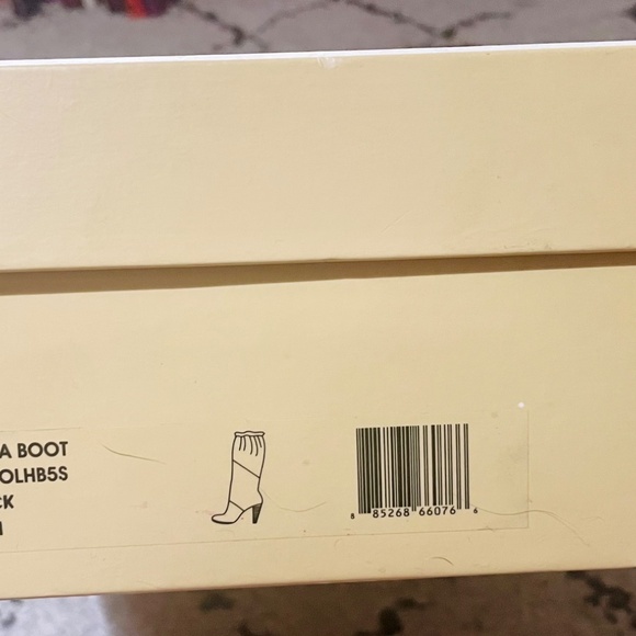 Michael Kors Olivia Boot-Size 6 1/2 - Picture 3 of 3